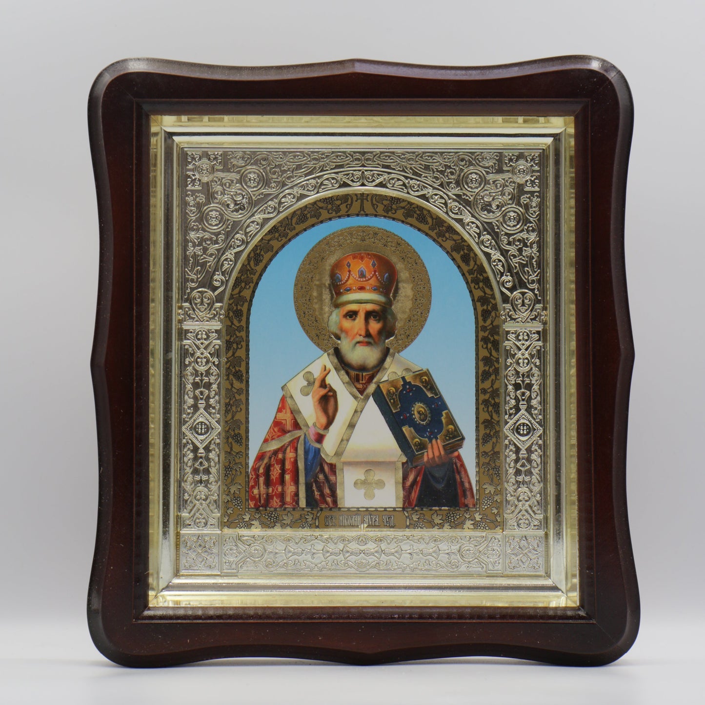 Икона на св. Николай Чудотворец в дървен фигурен киот под стъкло, 26 × 29 см