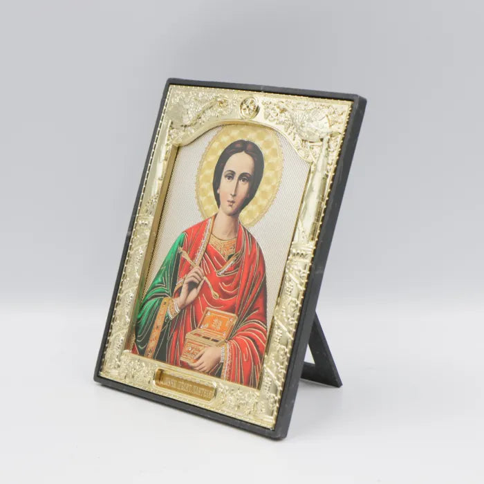 Икона на свети великомъченик Пантелеймон, пластмасов киот 10×12 см, с поставка